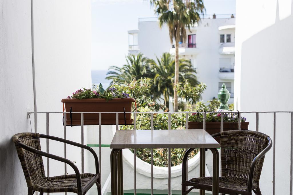 Hostal Mena Nerja Bagian luar foto