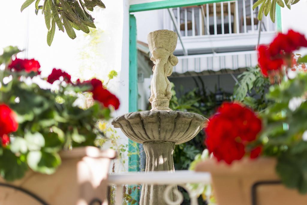 Hostal Mena Nerja Bagian luar foto